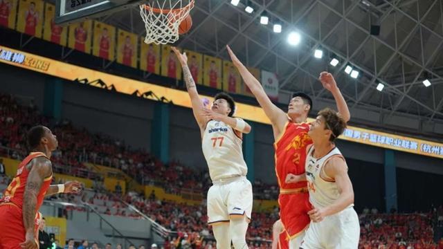 易倍体育-CBA总决赛第四场结束，上海久事男篮不敌浙江广厦，大比分3比1领先